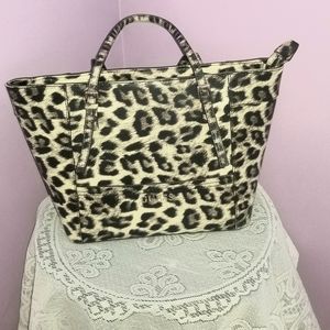 Snow leopard guess purse 🐆